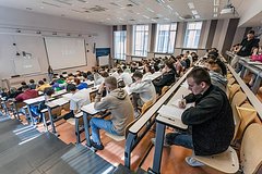 Абитуриенты и их родители назвали средним уровень образования в России